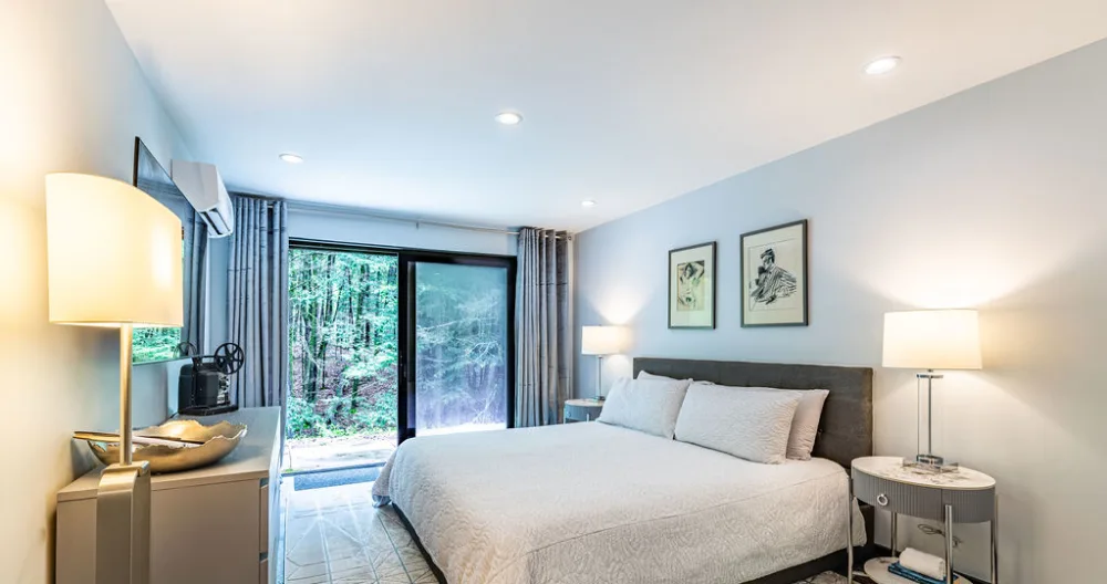 Farrel's listing on misterb&b - Hollywood Glamor Room 