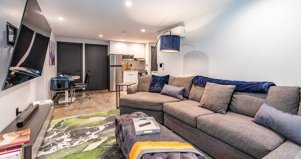 Farrel's listing on misterb&b - Living Room with HUGE TV & Outdoor Access