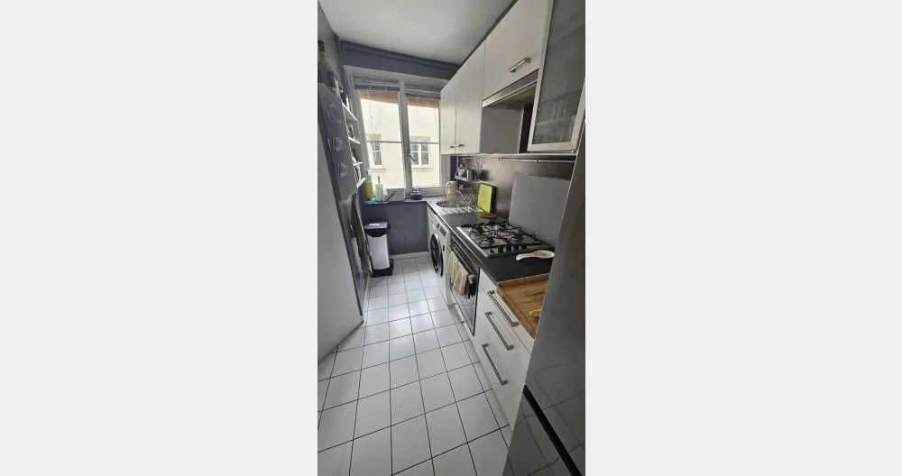 Quiet apartment ideally located in Gare du Nord - Picture 2