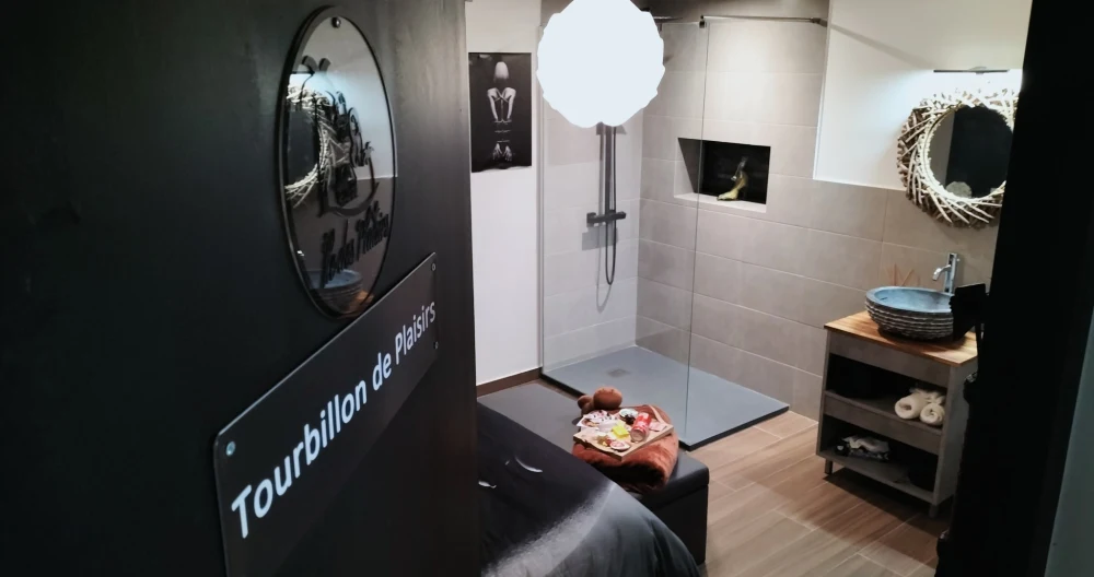 Anuncio de Vanessa en misterb&b - TOURBILLON DE PLAISIRS ET SA DOCUHE PRIVATIVE