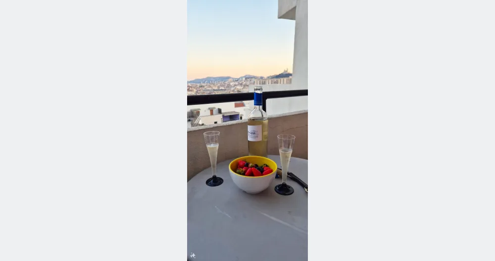 Yaël's listing on misterb&b - Un agréable apéro face à la bonne mère