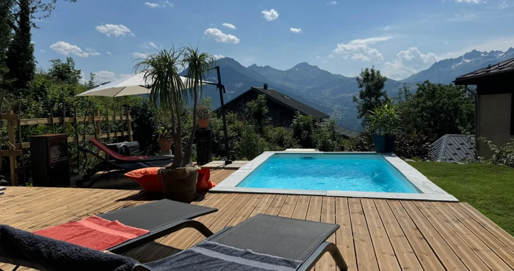 Jacques's listing on misterb&b - Piscine avec vue sur les montagnes de la Lauzières