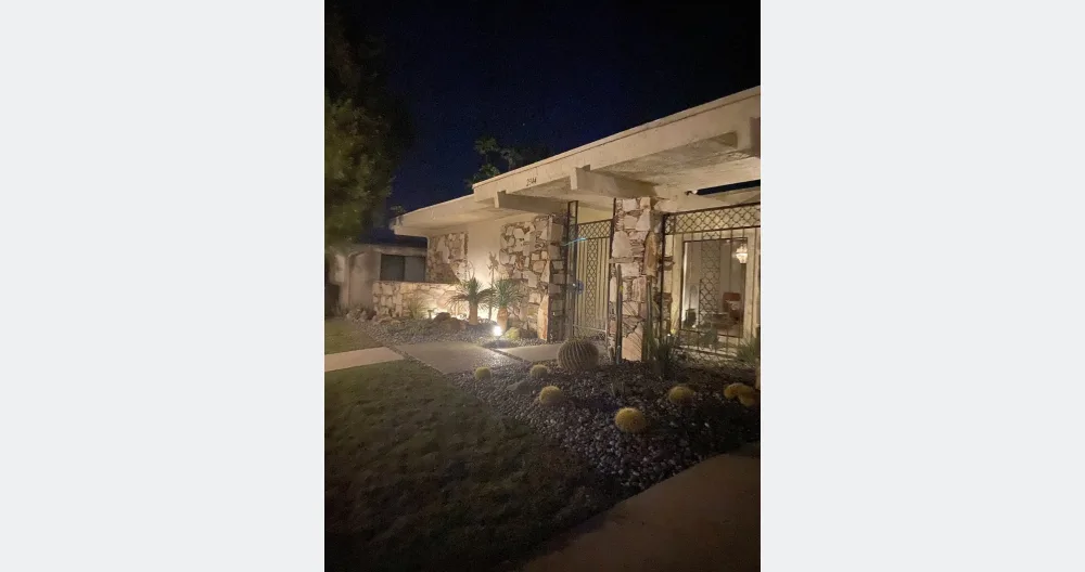 Hi! Beautiful home and in a quiet neighborhood. Near downtown and shop - Picture 2