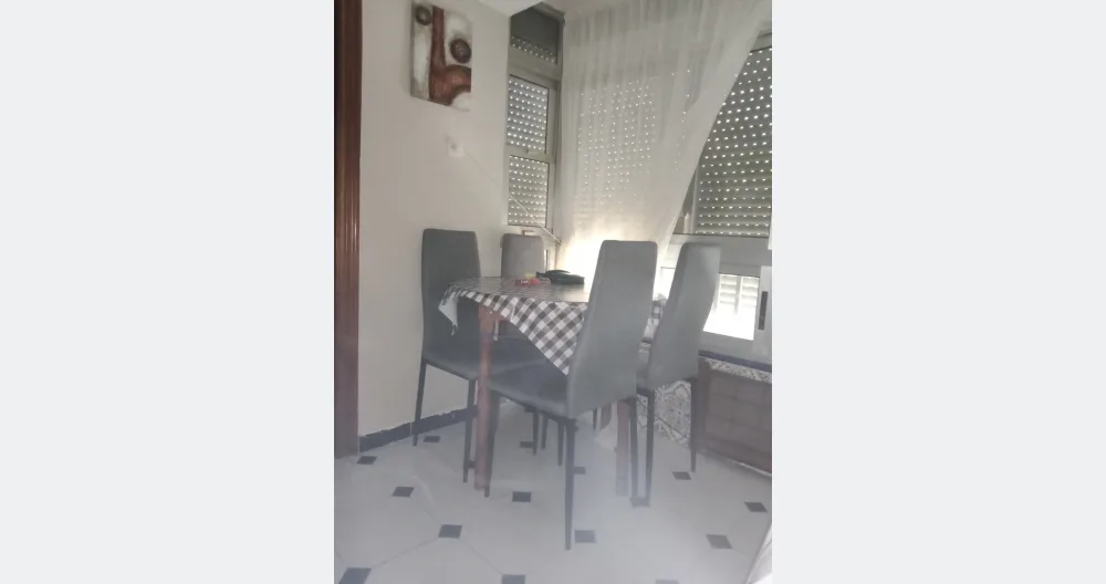 Piso en zona tranquila y con buena combinación de transporte  - Picture 2