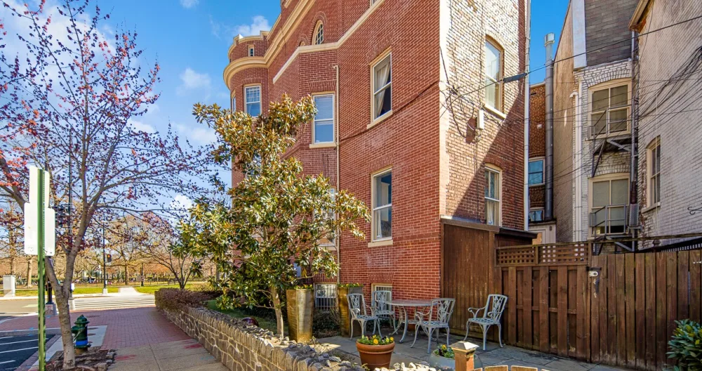 Atemberaubende 4 BR Corner Townhouse auf Stanton Park 3 Blocks zum Capitol - Foto 2