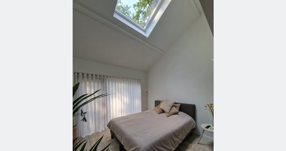 Modern guest room in green residential area - Picture 1