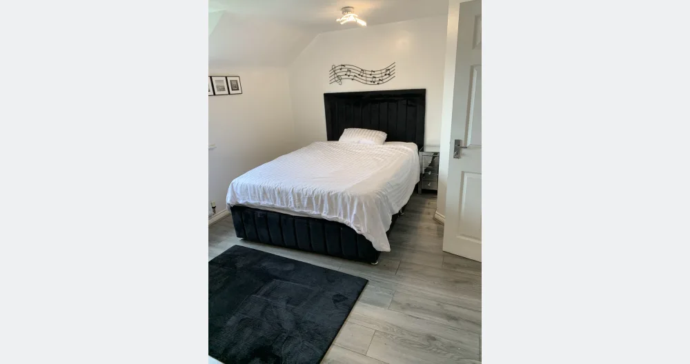 Andy's listing on misterb&b - The bedroom. 
