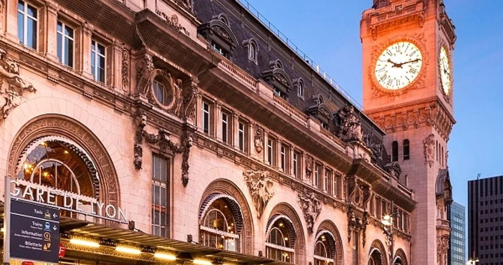 50m FROM LYON STATION! - Picture 1