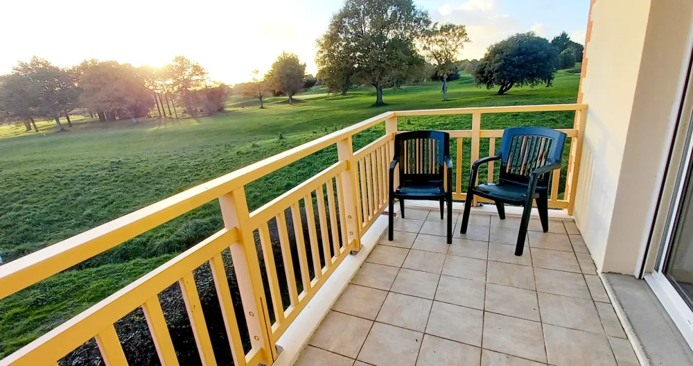 Piso cerca del puerto, playas, tiendas y campo de golf. - Foto 1