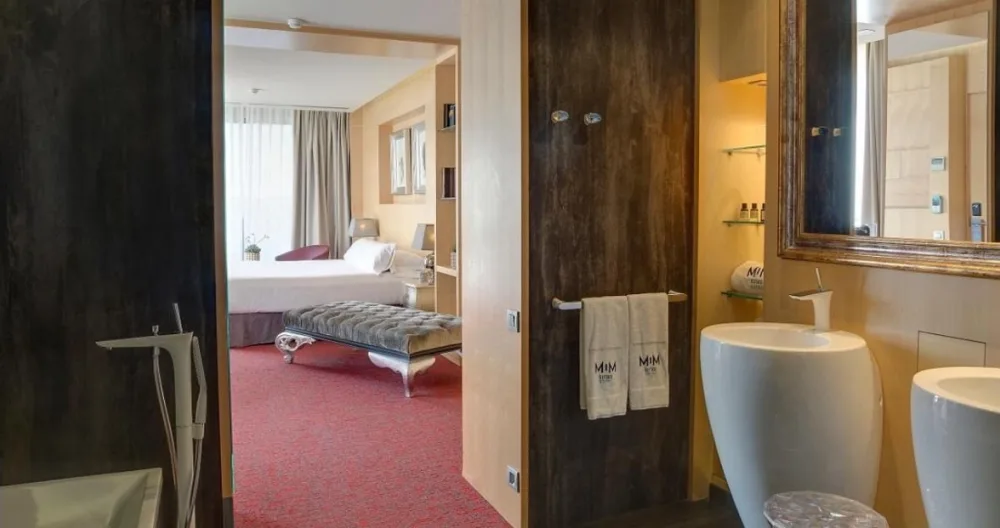 Jonior suite with 1 full bed,
Amazing location and price.
 - Picture 2
