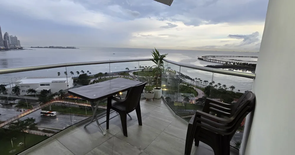 Enzos Inserat auf misterb&b - Balcon avec vue sur l’ocean