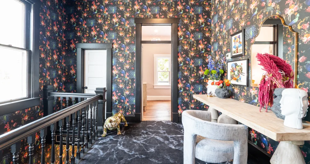 Carter's listing on misterb&b - Entryway/workspace