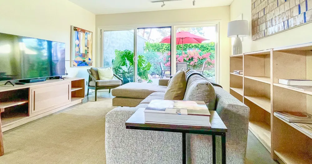 Mid Century Classic in stunning grounds - Picture 2