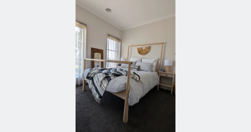 Michael's listing on misterb&b - Guest room by day