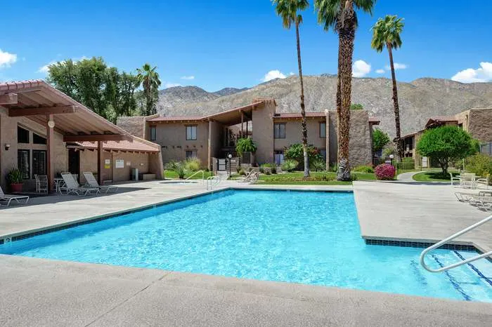 Unique Oasis Like, Palm Springs Centrally Located  Downtown  - Picture 2