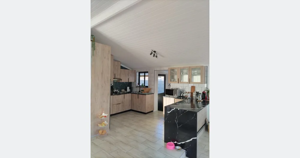 House in suburb near city center, Waterfront and Table Mountain. - Picture 2