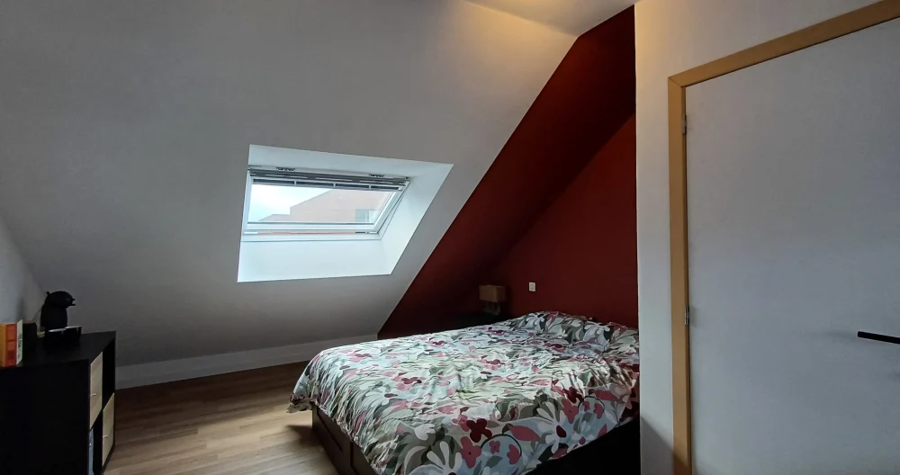Chambre mansardée confortable à proximité de la gare - Photo 2