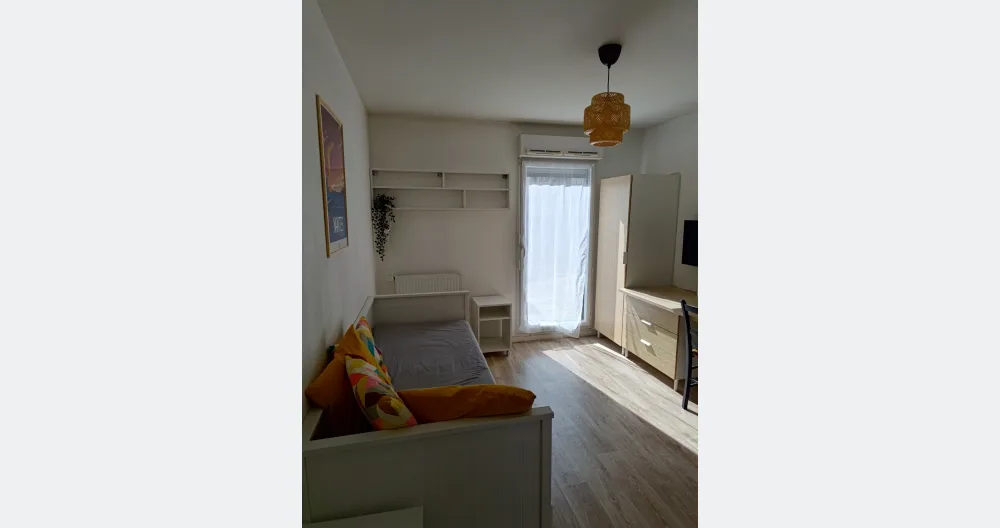 studio with large terrace 5 minutes from the station - Picture 2