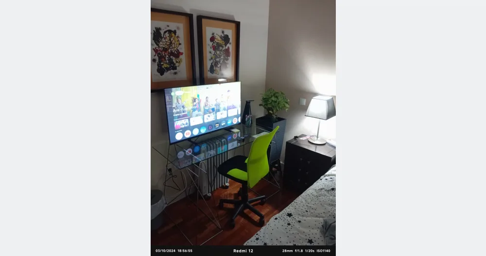 Anuncio de Juan en misterb&b - mesa estudio de cristal...con tv de 40" silla elevable ergonomica.