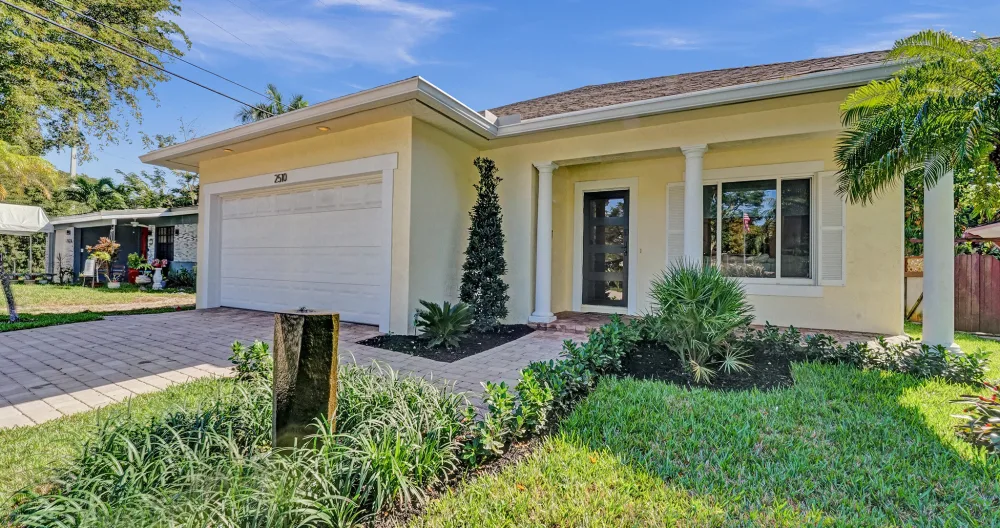 Private oasis steps from Wilton Drive - Picture 3