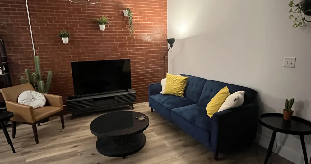 Chic Cozy Space in a Modern Urban Loft - Picture 2