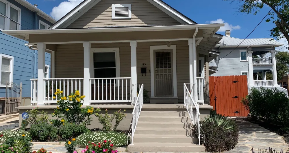 David's listing on misterb&b - Front of the house