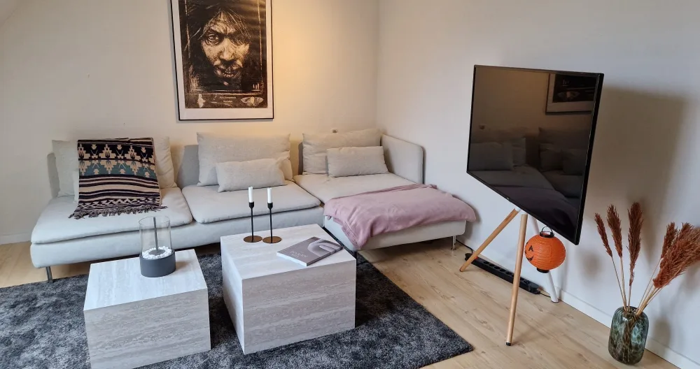 Nice room in the city center, behind the building we have a cozy park - Picture 2