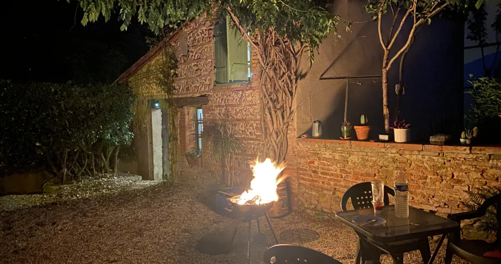 Private room in a quiet village house - Picture 2