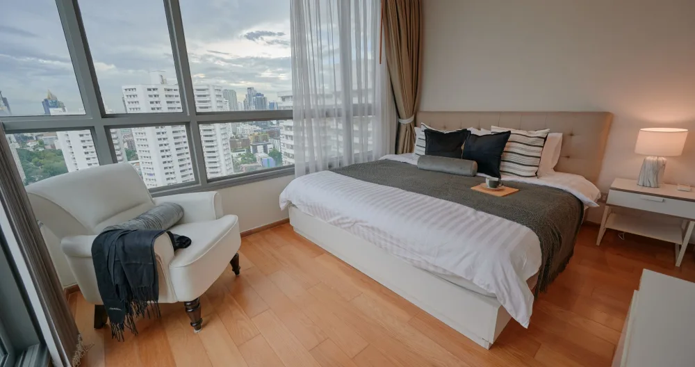 Spacious 60m² king & queen bed luxury in Bangkok's vibrant downtown - Picture 2