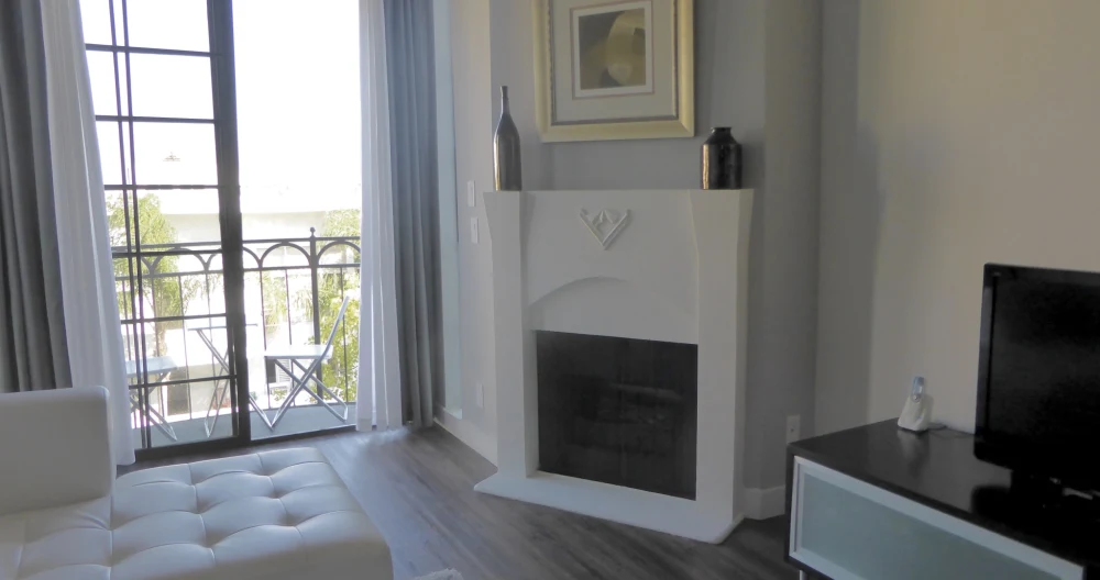 Designer Penthouse 2-Bedroom with Balcony - Picture 2