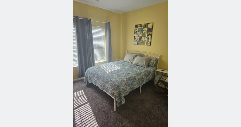 Anúncio de Morgan em misterb&b - Private bedroom with Queen Bed