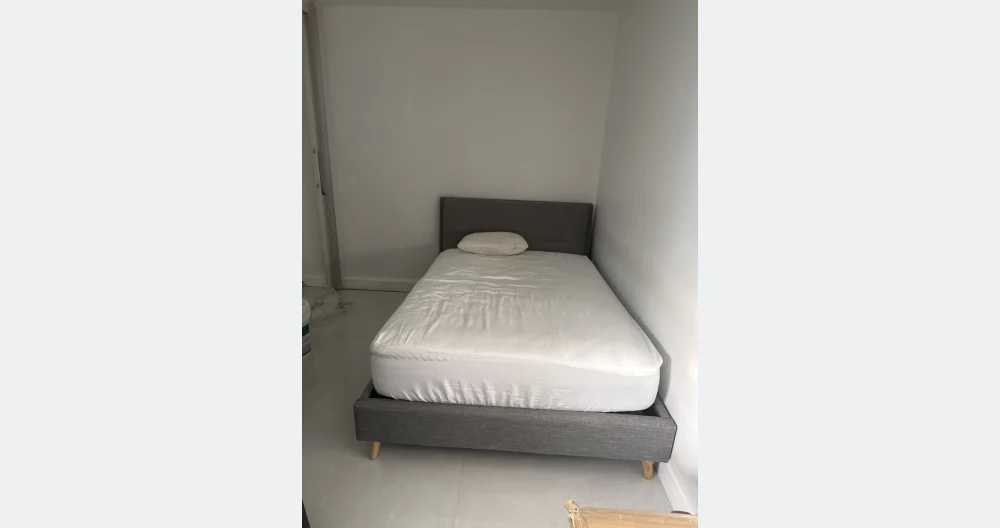 Room for rent with bathroom and gas stove - Picture 2