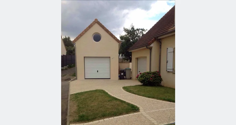 Self-contained studio or room in quiet village near Le Mans - Picture 2