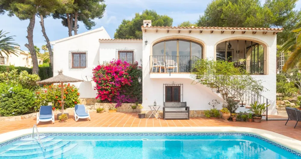 Annonce de Jason sur misterb&b - 8m x 4m Private Swimming Pool.