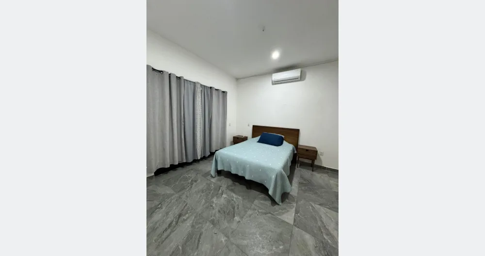 Hector's listing on misterb&b - Room with queen size bed A/C and a closet