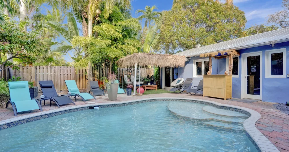 Sexy Vibe3/POOL SIDE/Heat pool/Private Room & Entrance/Cloth Optional - Picture 1
