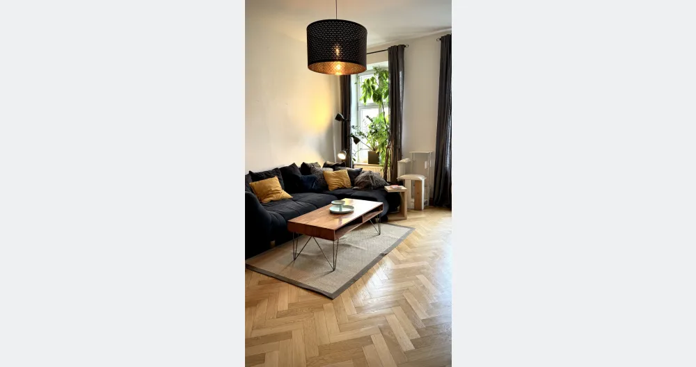 Room in Stylish and bright apartment in the city center - Picture 1