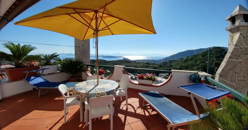 Beautiful apartment on the island of Ischia with sea view terrace. - Picture 2