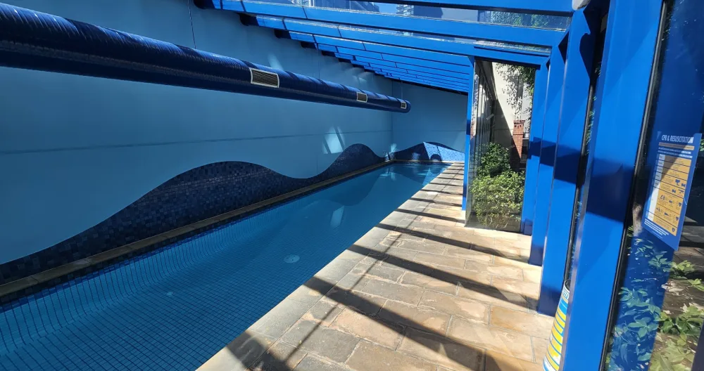 Val's listing on misterb&b - The apartment comes with this beautiful heated pool! 😍