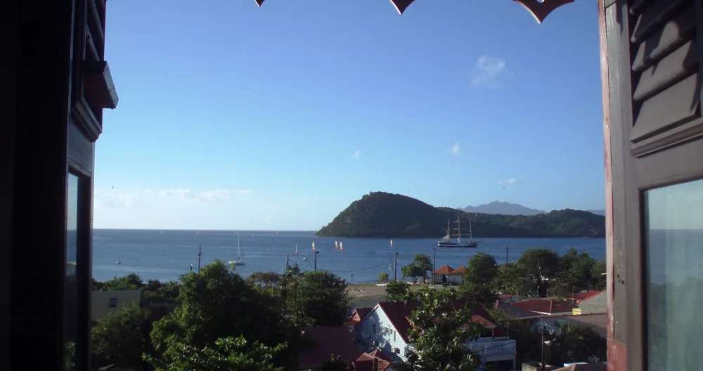 In the center of the village studio with view of Baie des Saintes - Picture 1