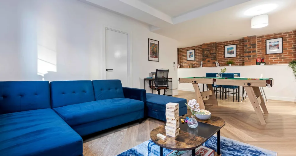 Signature Suite- City Centre, Canal View, Pool Table, Netflix Sleeps 7 - Picture 1