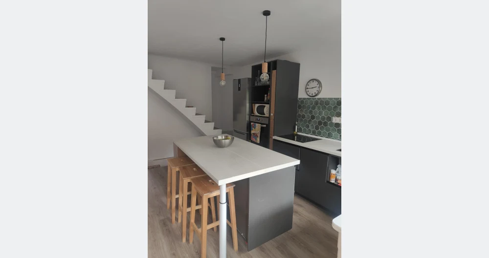 Maison avec terrasse proche de la plage et bien desservie par le centre. - Photo 2