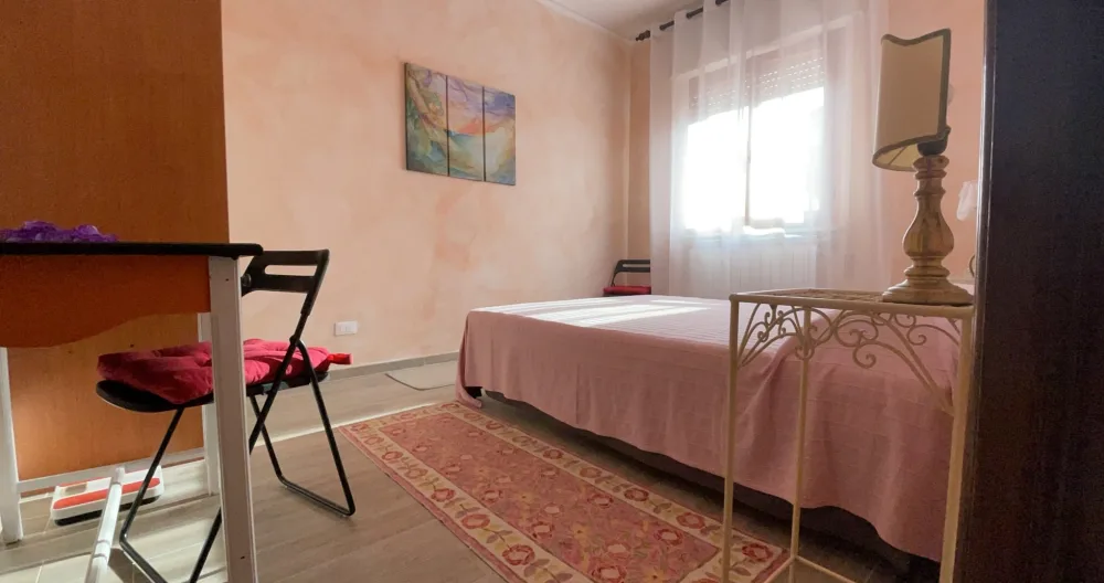 HABITACIÓN DOBLE EN EL CENTRO DEL PUEBLO - Foto 2