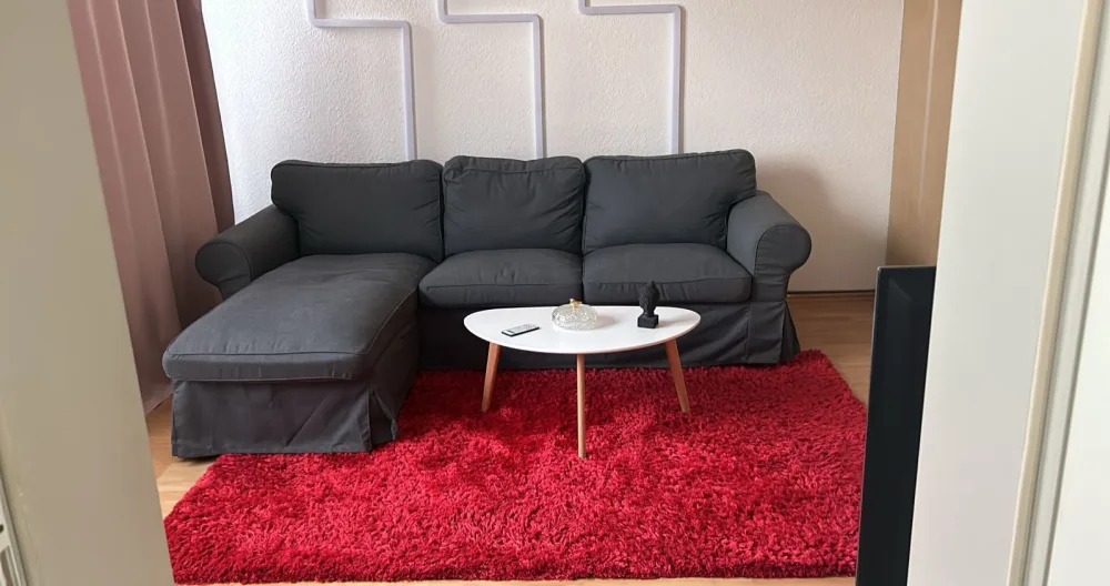 Bonito salón acogedor en bonito apartamento cerca del transporte público - Foto 2