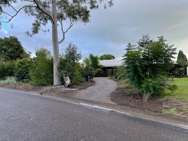 Annonce de Mark sur misterb&b - Drive in and welcome to park on gravel parking spot