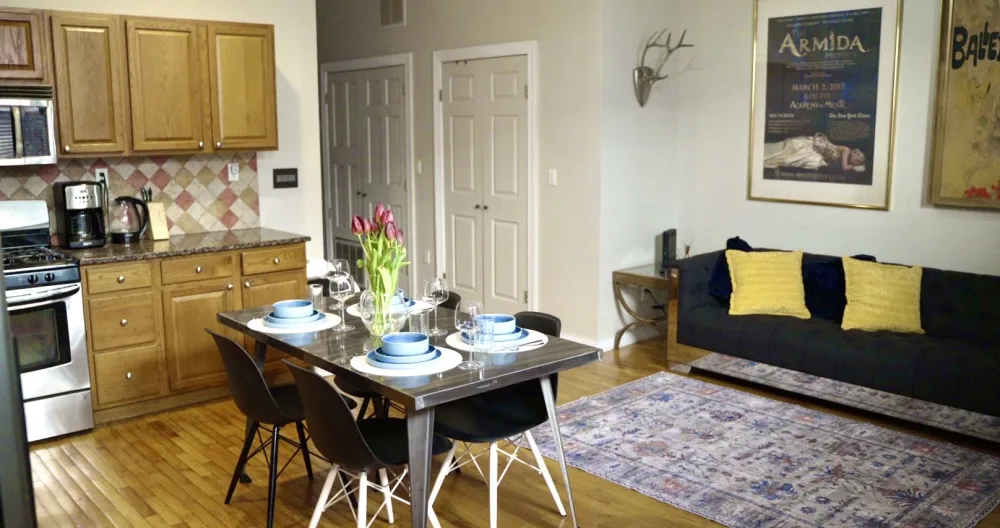Updated Large 3 bedroom, 15 mins to Times SQ - Picture 2