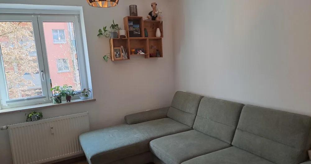 Green apartment right next to the subway (10 min to the main station) - Picture 1