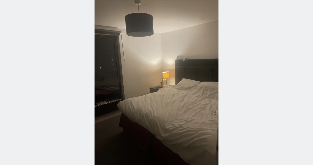 L'annuncio di Kevin su misterb&b - Bedroom, empire ( bigger than King size,) with Egyptian cotton sheeting.