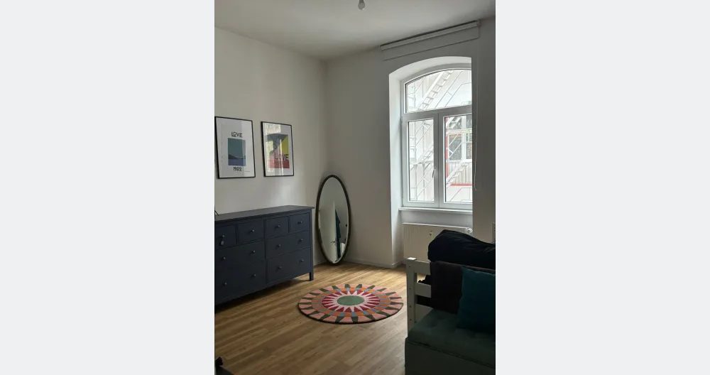 Quiet Central Apartment with a lot of light! - Picture 2