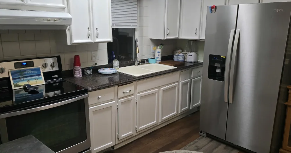 Central Akron Compound Of Happiness 5 bed 2 bath perfect for groups ! - Photo 2